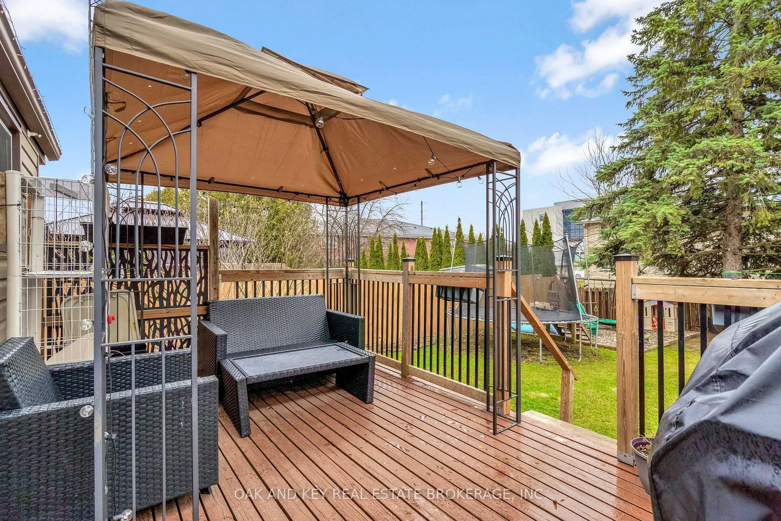 Detached House for sale at 26 Sinclair Avenue, St. Thomas, Ontario, N5R 3A8 - St. Thomas - MLS: X12955574