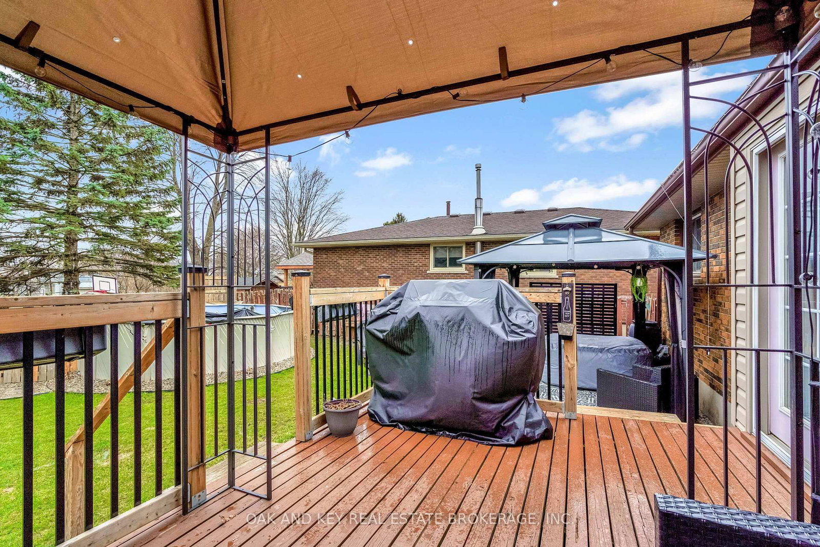 Detached House for sale at 26 Sinclair Avenue, St. Thomas, Ontario, N5R 3A8 - St. Thomas - MLS: X12955574