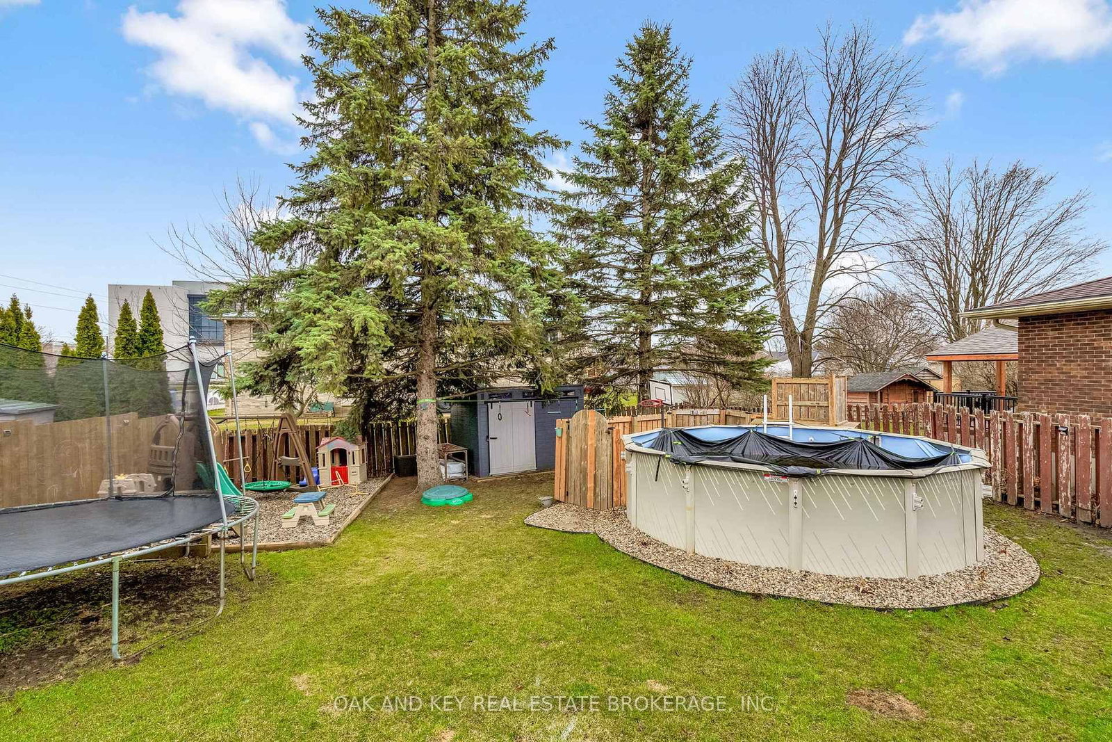 Detached House for sale at 26 Sinclair Avenue, St. Thomas, Ontario, N5R 3A8 - St. Thomas - MLS: X12955574