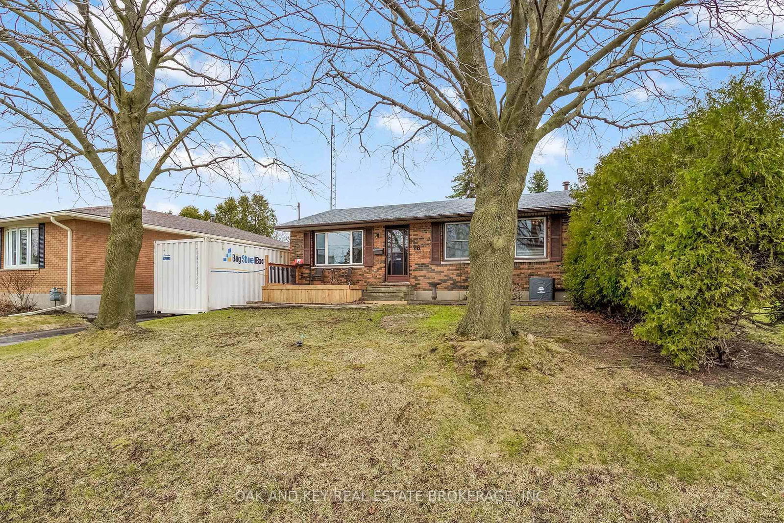 Detached House for sale at 26 Sinclair Avenue, St. Thomas, Ontario, N5R 3A8 - St. Thomas - MLS: X12955574