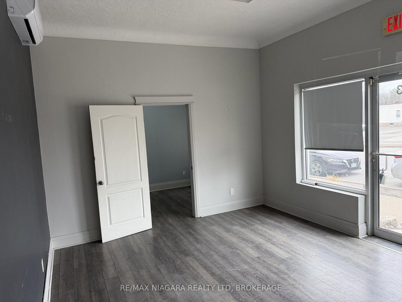 1 - 5853 Royal Manor Dr, Niagara Falls, L2G 1E9 | Image 3