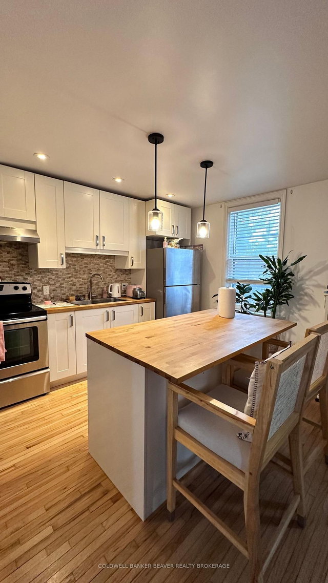 Upper - 301 Ridout Street S