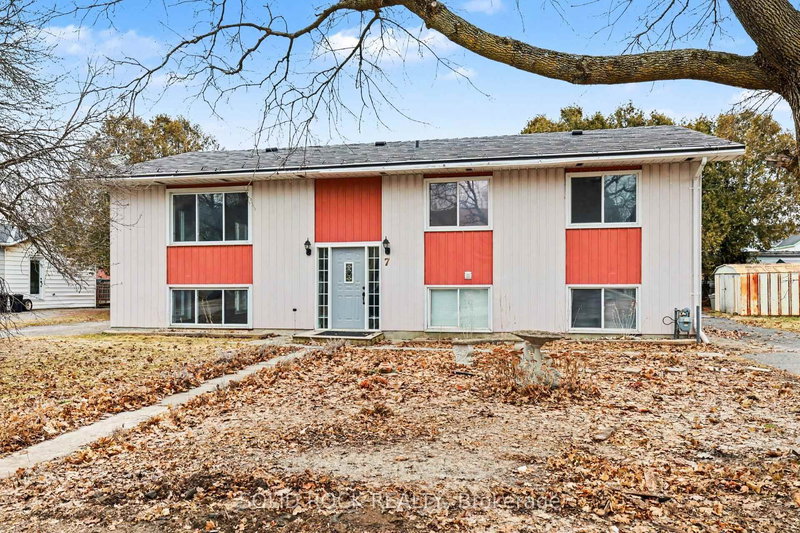 7 Leeds St, Smiths Falls, K7A 2M6 | Image 2