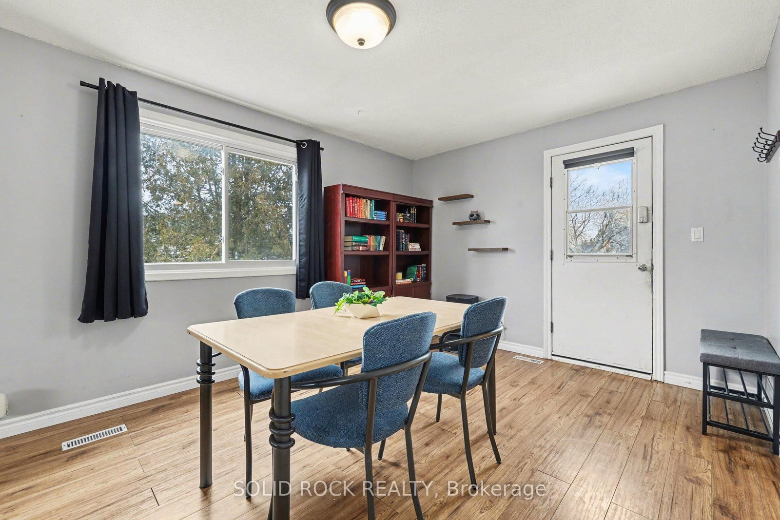 Listing Image 7