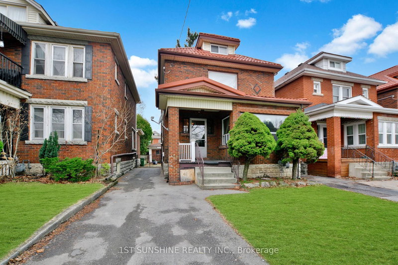 home for sale on 176 London Street S