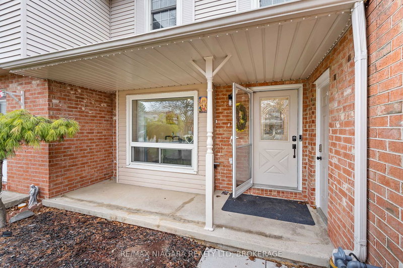 93 Stoney Brook Cres, St. Catharines, L2S 3R9 | Image 3