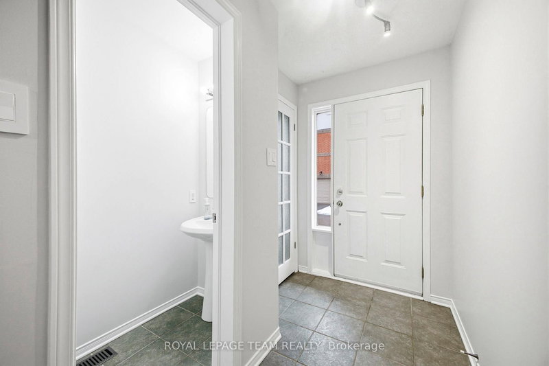 5 Island Creek Private, Ottawa, K1Z 1C5 | Image 2