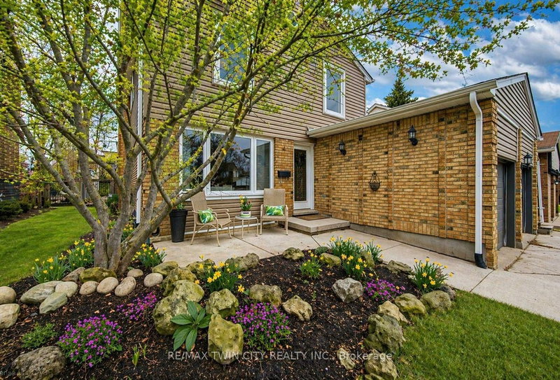 15 Deerwood Cres, Kitchener, N2N 1R4 | Image 2