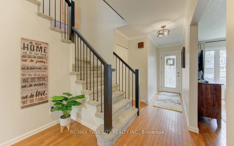 15 Deerwood Cres, Kitchener, N2N 1R4 | Image 3