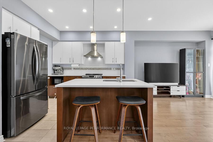 790 Cairn Crescent - Photo 18