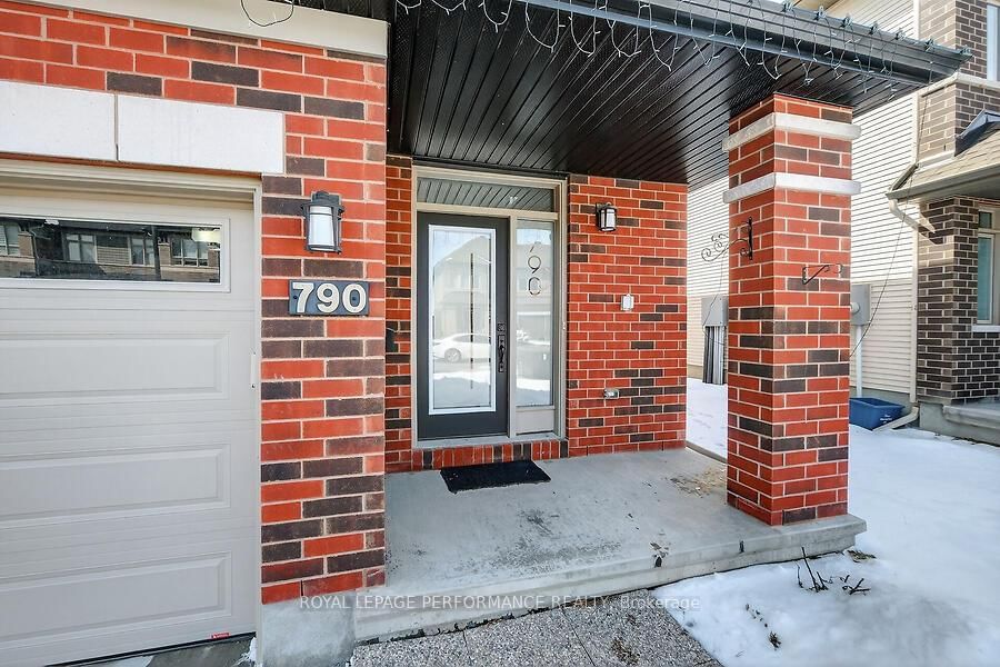 790 Cairn Crescent - Photo 2