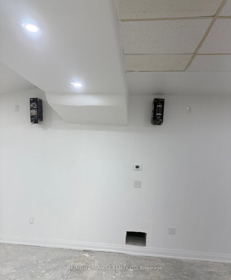 69 Southworth St N, Welland, L3B 1Y3 | Image 2