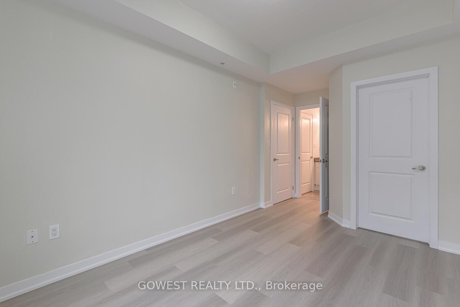 Condo for sale at 306-85 Robinson Street, Hamilton, Ontario, L8P 0B9 - Durand - MLS: X12956916