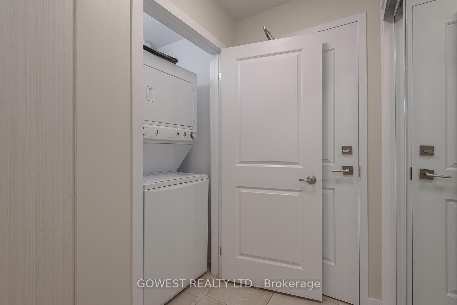 Condo for sale at 306-85 Robinson Street, Hamilton, Ontario, L8P 0B9 - Durand - MLS: X12956916