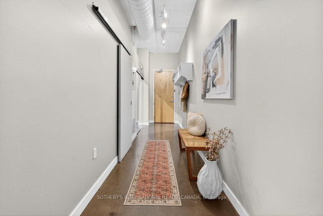 305 - 66 Bay Street S