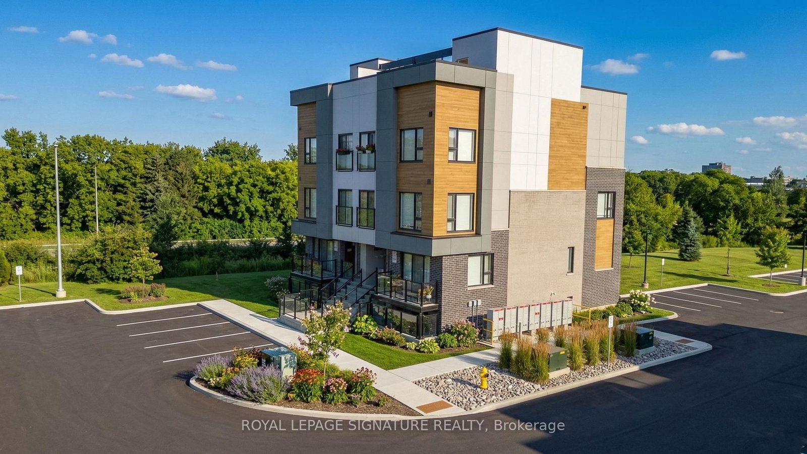 16 Melbourne Avenue, Unit 201D