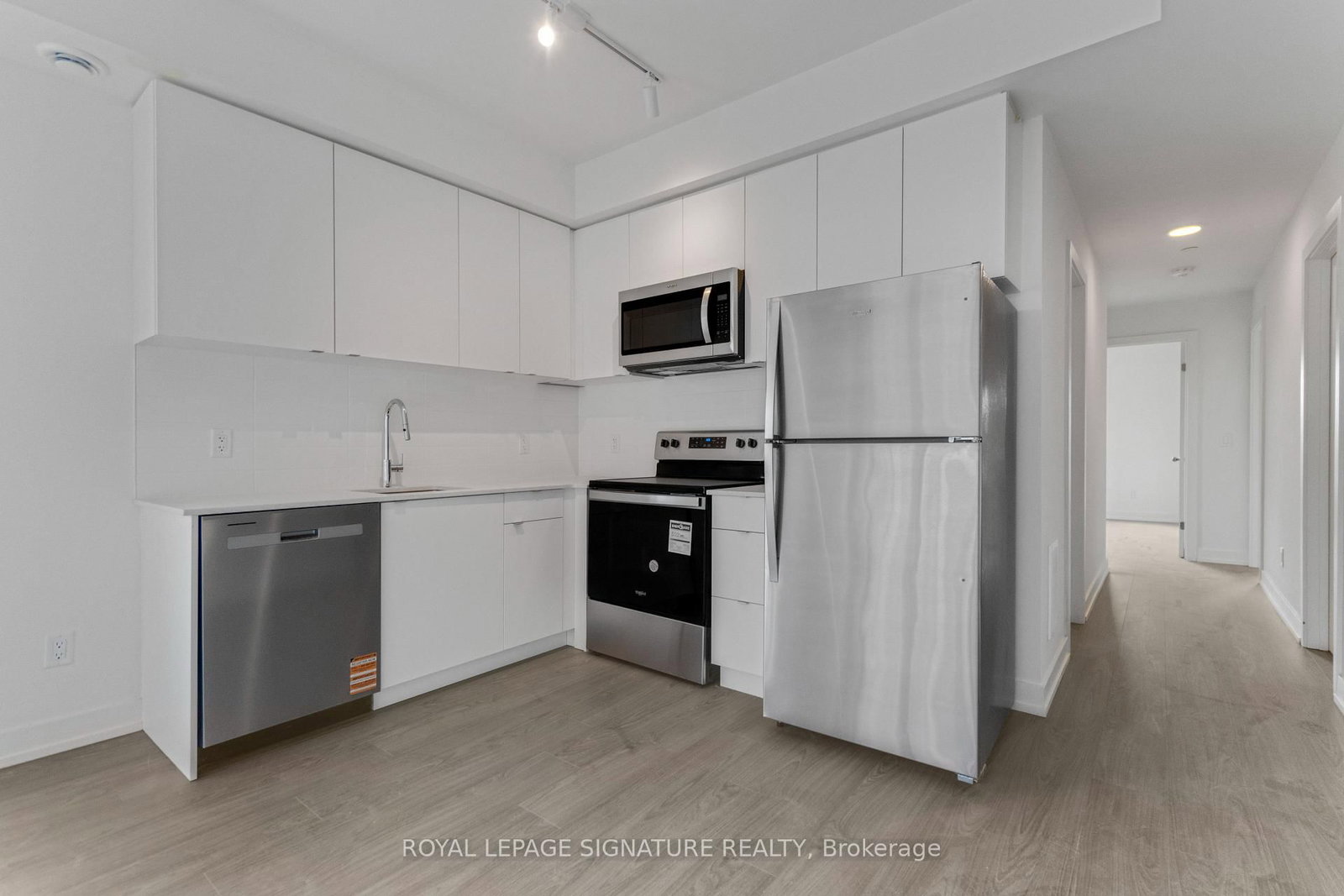 16 Melbourne Avenue, Unit 201D - Photo 8