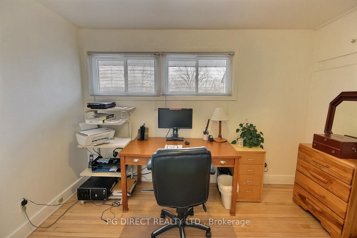 Detached House for sale at 10 Victoria Avenue, Quinte West, Ontario, K8V 4Z1 - Trenton Ward - MLS: X12957078