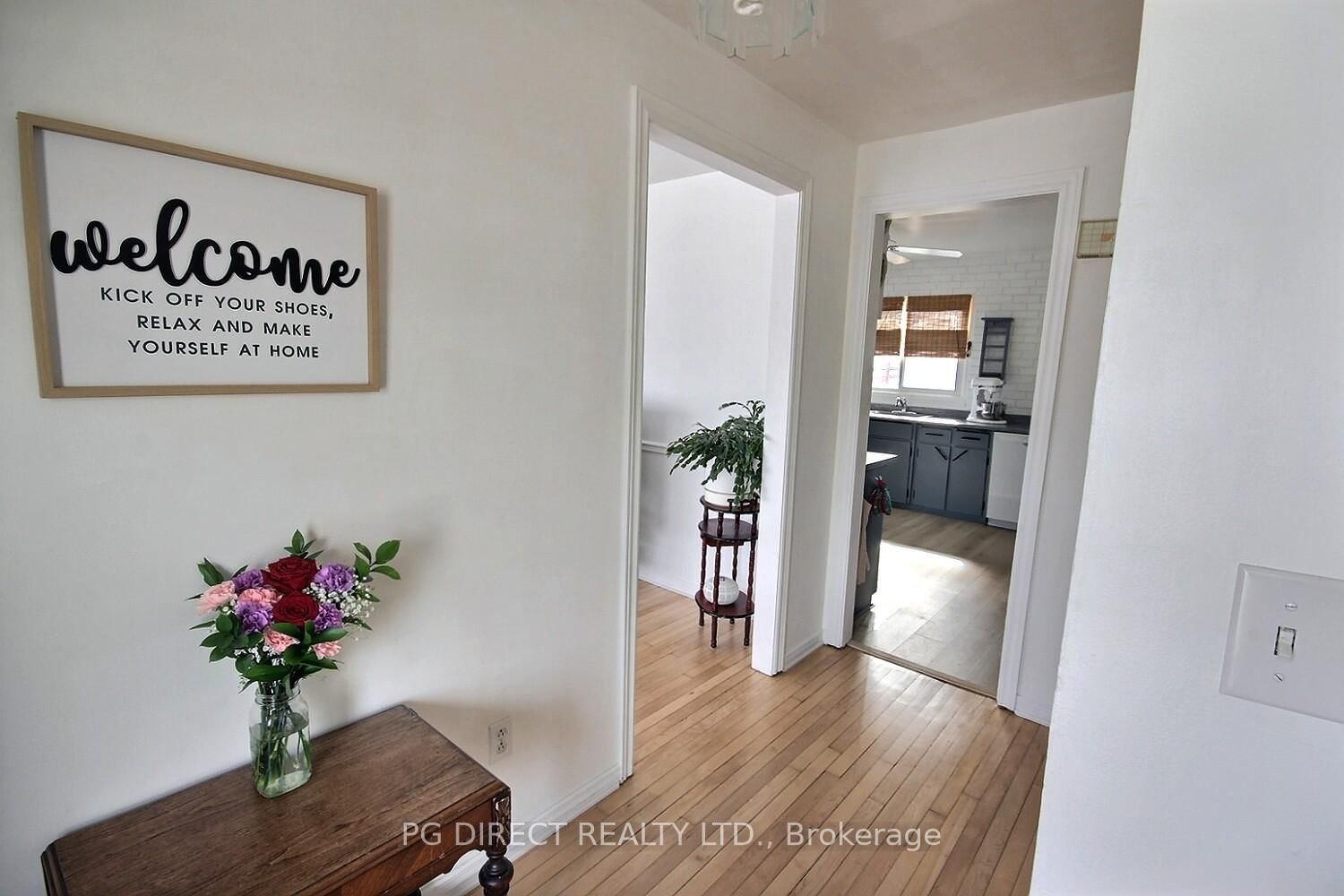 Detached House for sale at 10 Victoria Avenue, Quinte West, Ontario, K8V 4Z1 - Trenton Ward - MLS: X12957078