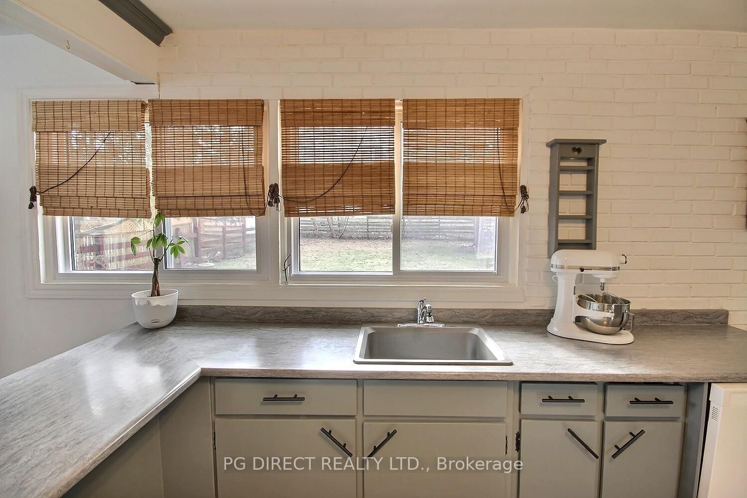 Detached House for sale at 10 Victoria Avenue, Quinte West, Ontario, K8V 4Z1 - Trenton Ward - MLS: X12957078