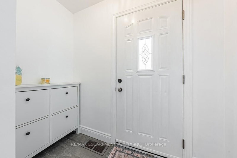 42 Sharon Ave, Hamilton, L8T 1E3 | Image 3