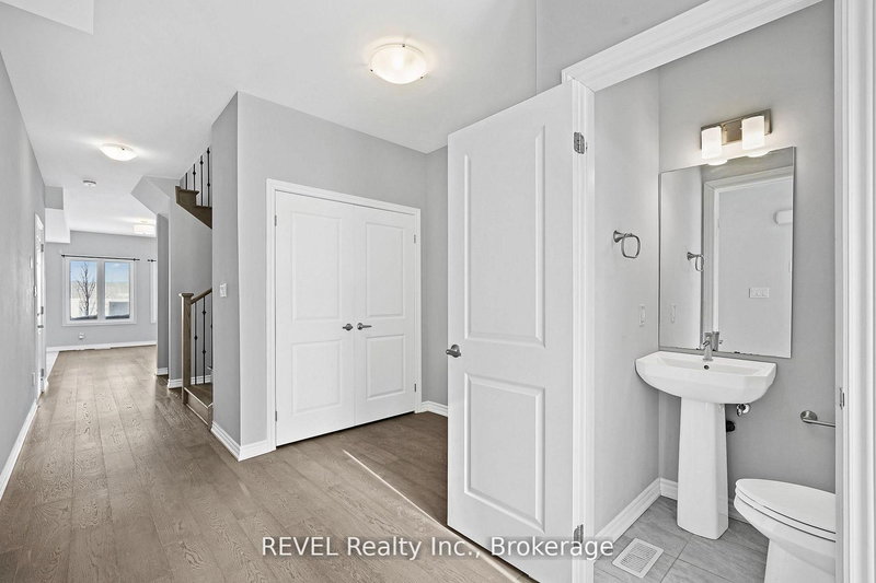 87 Renfrew Tr, Welland, L3C 0K2 | Image 3