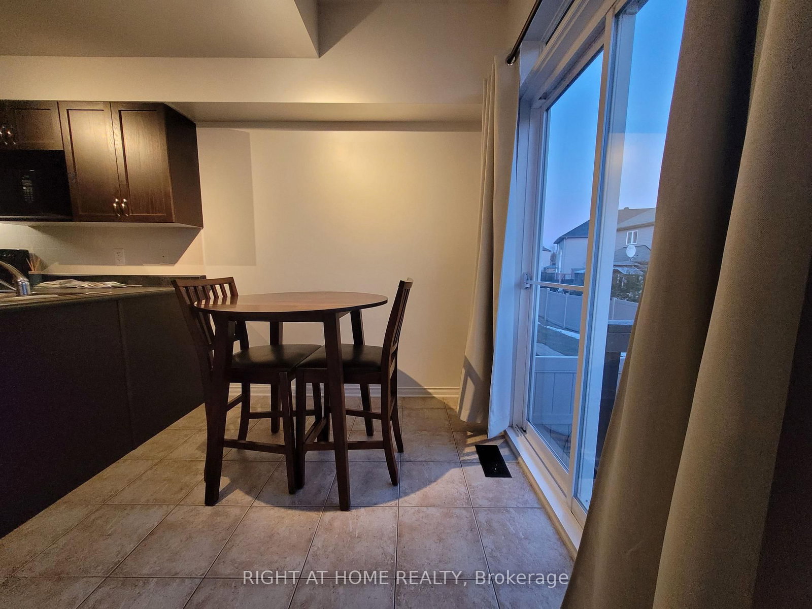 204 ROLLING MEADOW Crescent - Photo 10