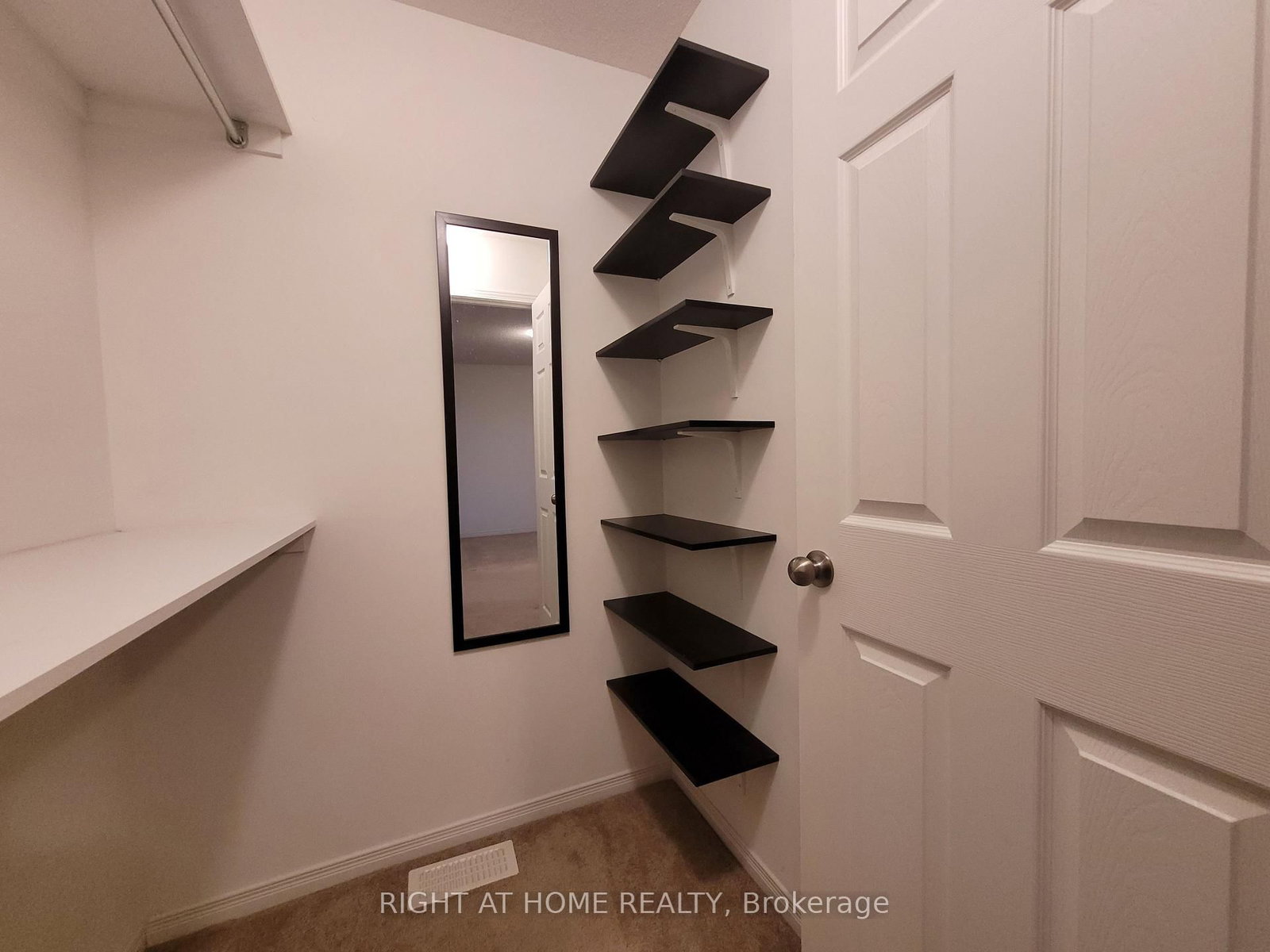 204 ROLLING MEADOW Crescent - Photo 14