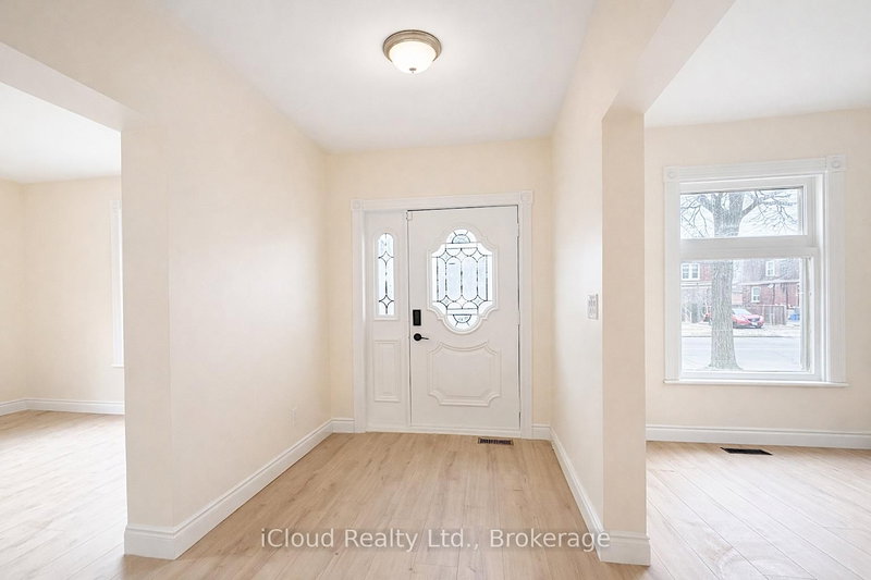 405 Upper Wentworth St, Hamilton, L9A 4T4 | Image 2