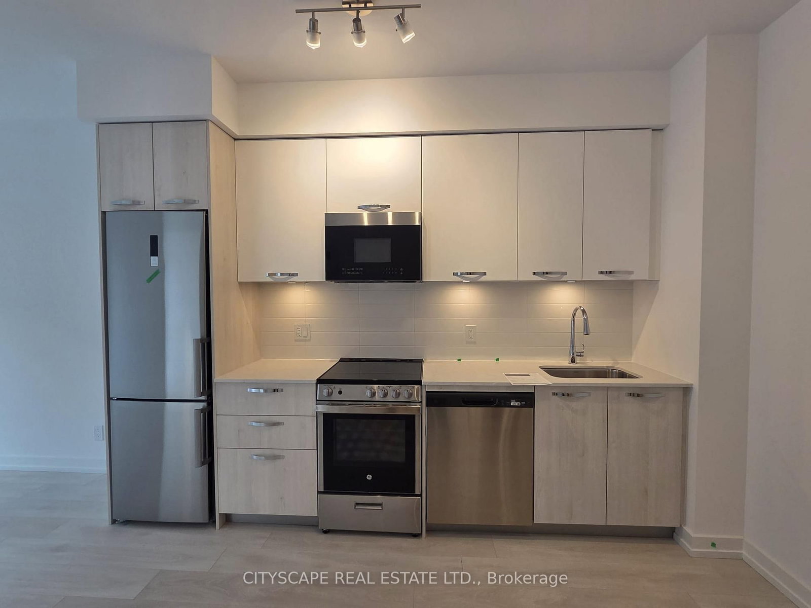75 James Street, Unit 417 - Photo 6