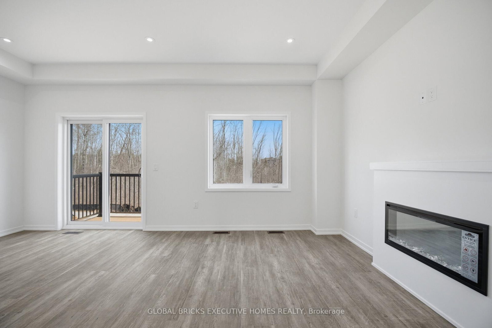 48 AURORA Common - Photo 28