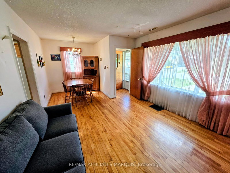 41 Elgin St W, Smiths Falls, K7A 3C5 | Image 2