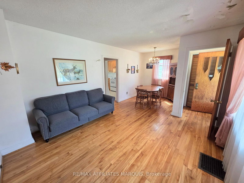 41 Elgin St W, Smiths Falls, K7A 3C5 | Image 3