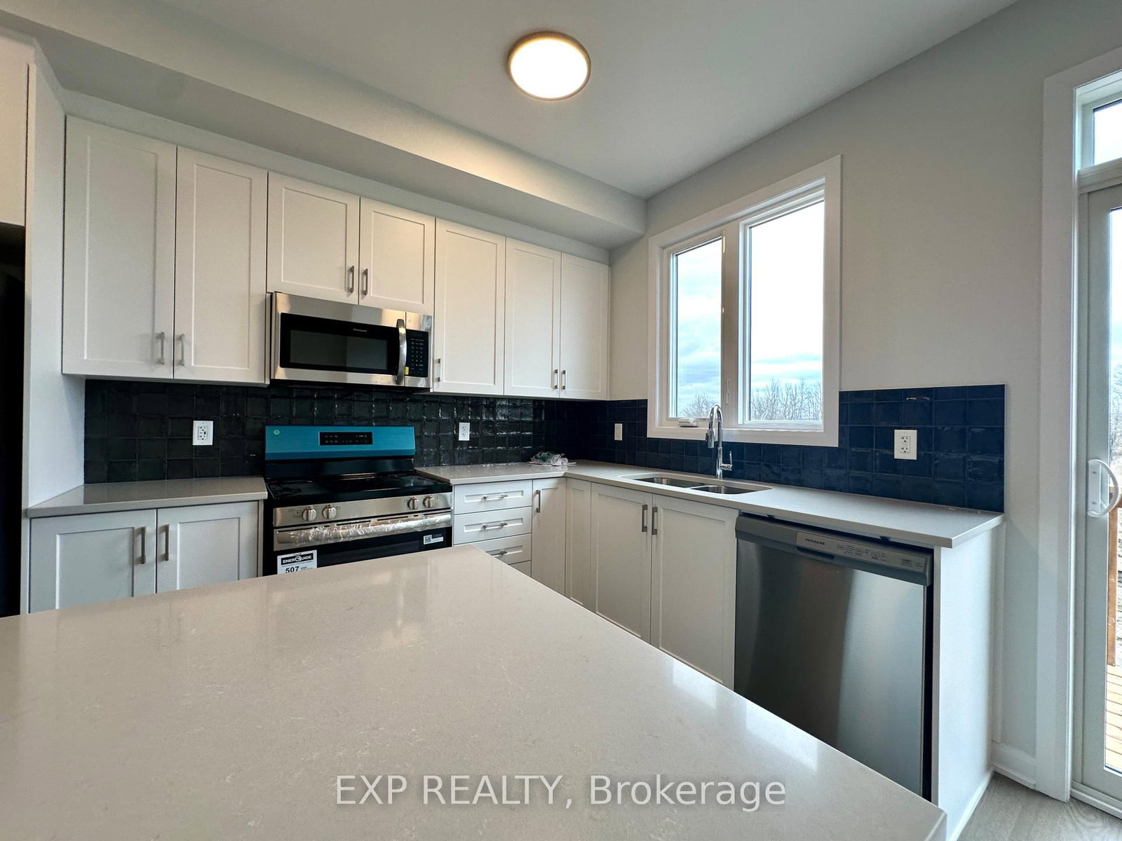 271 BANKSIDE Way - Photo 8