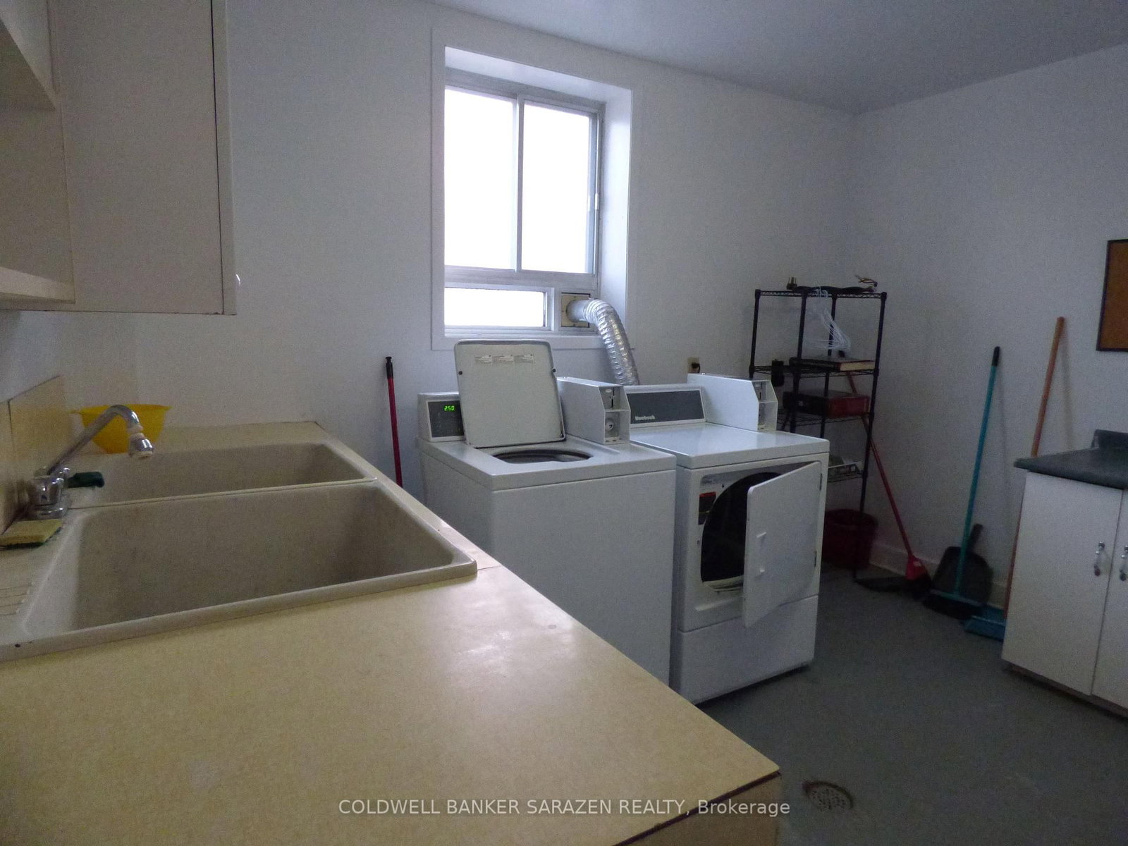 683 irene Crescent, Unit 6 - Photo 32