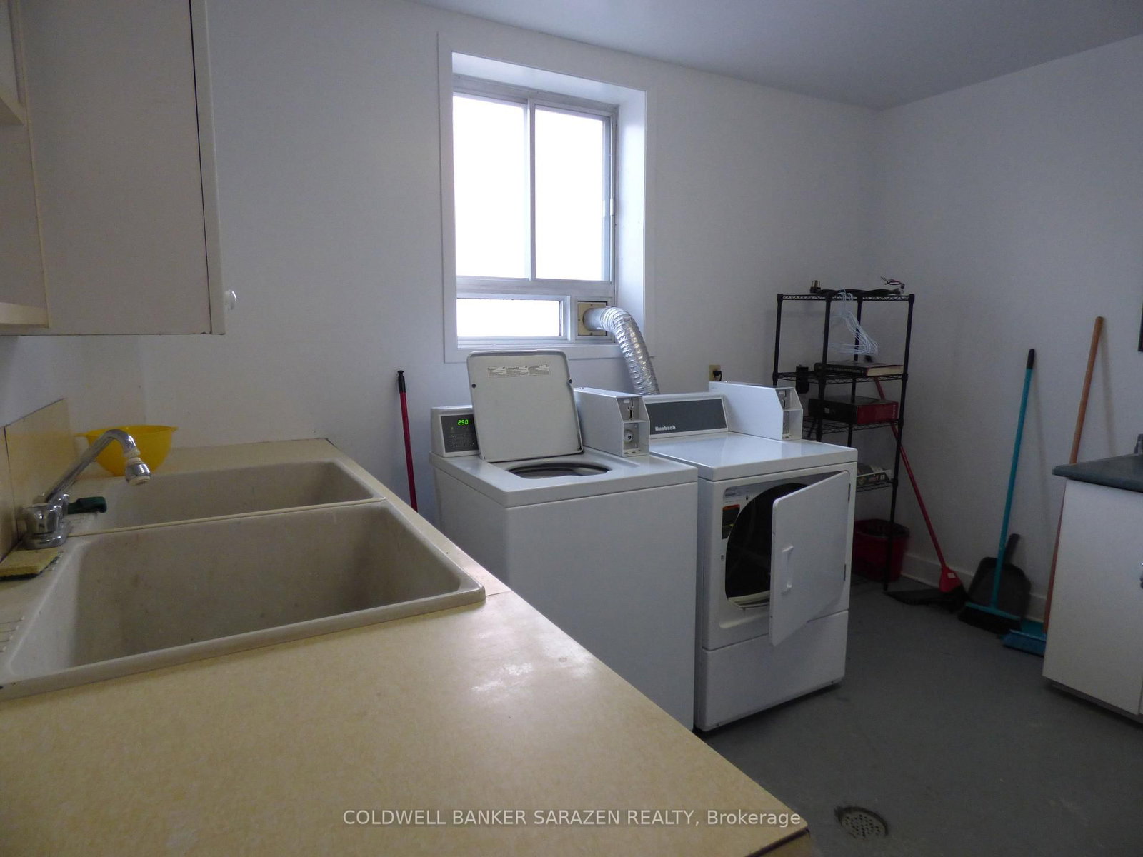 683 irene Crescent, Unit 6 - Photo 33