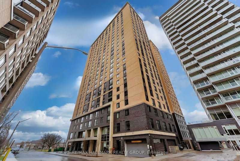 home for lease on 1706-105 Champagne Avenue S