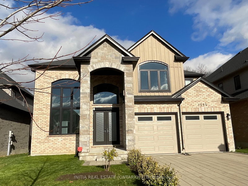 home for lease on 1295 Dyer Crescent