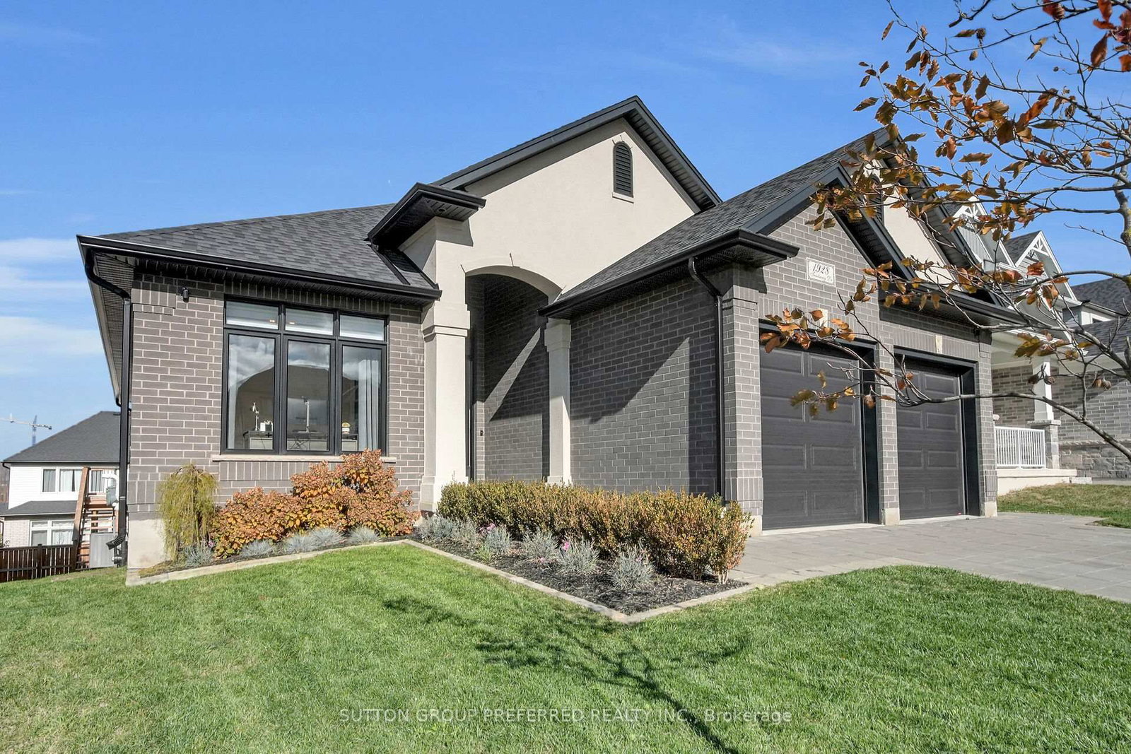 1928 Trailsway Drive - Photo 2