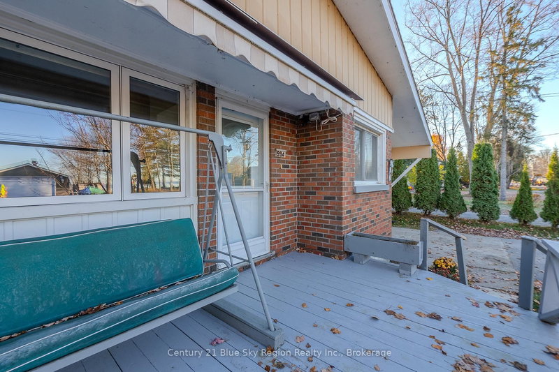 994 Premier Rd, North Bay, P1A 2H8 | Image 2