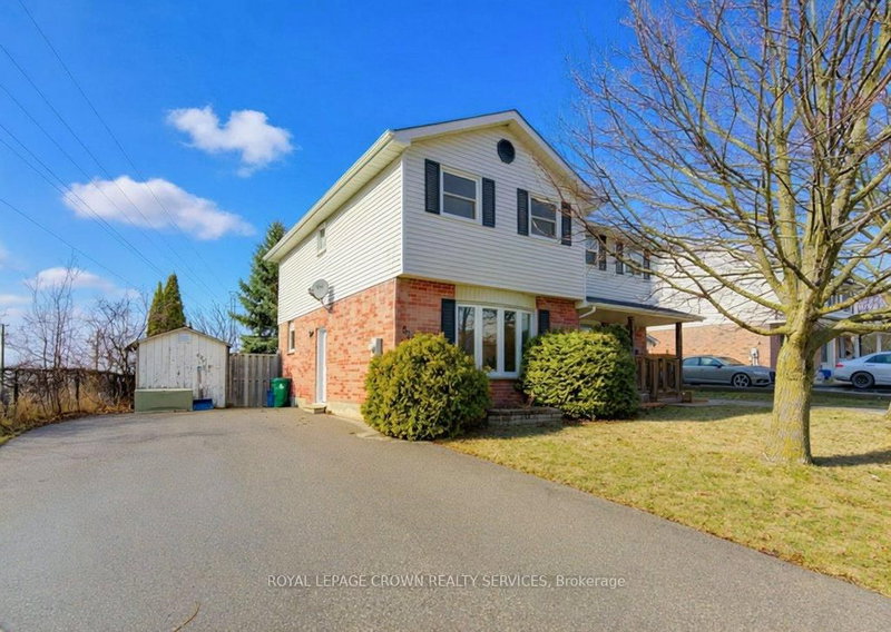 home for sale on 828 Elgin Street N