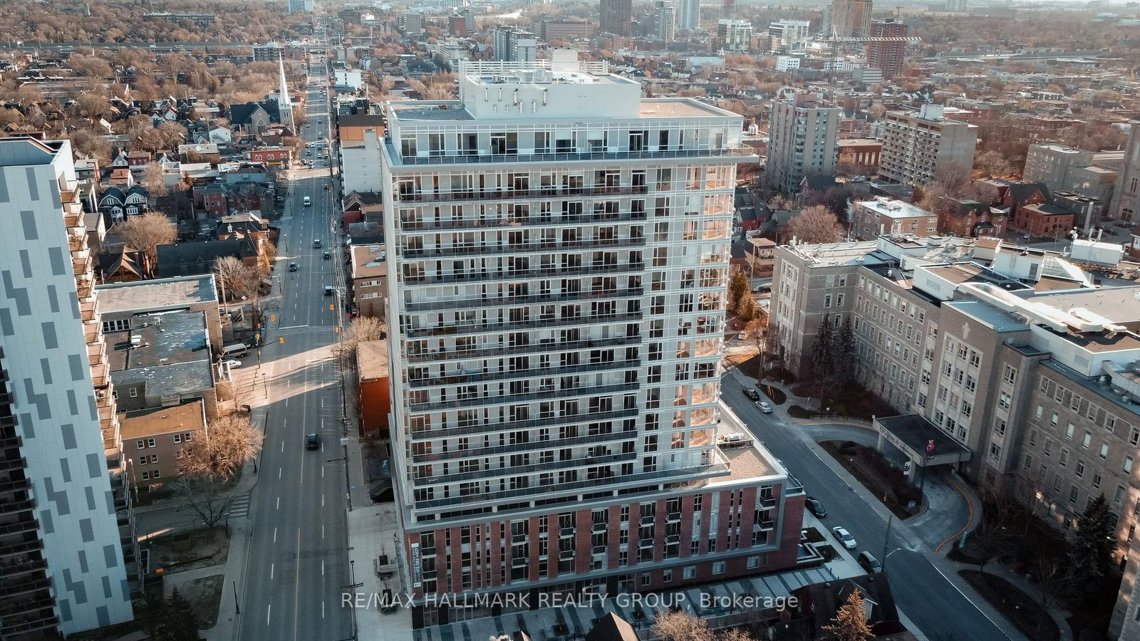 192 Bronson Avenue, Unit 303