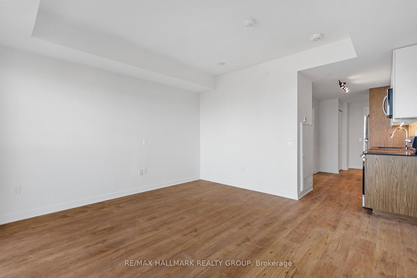 192 Bronson Avenue, Unit 303 - Photo 8
