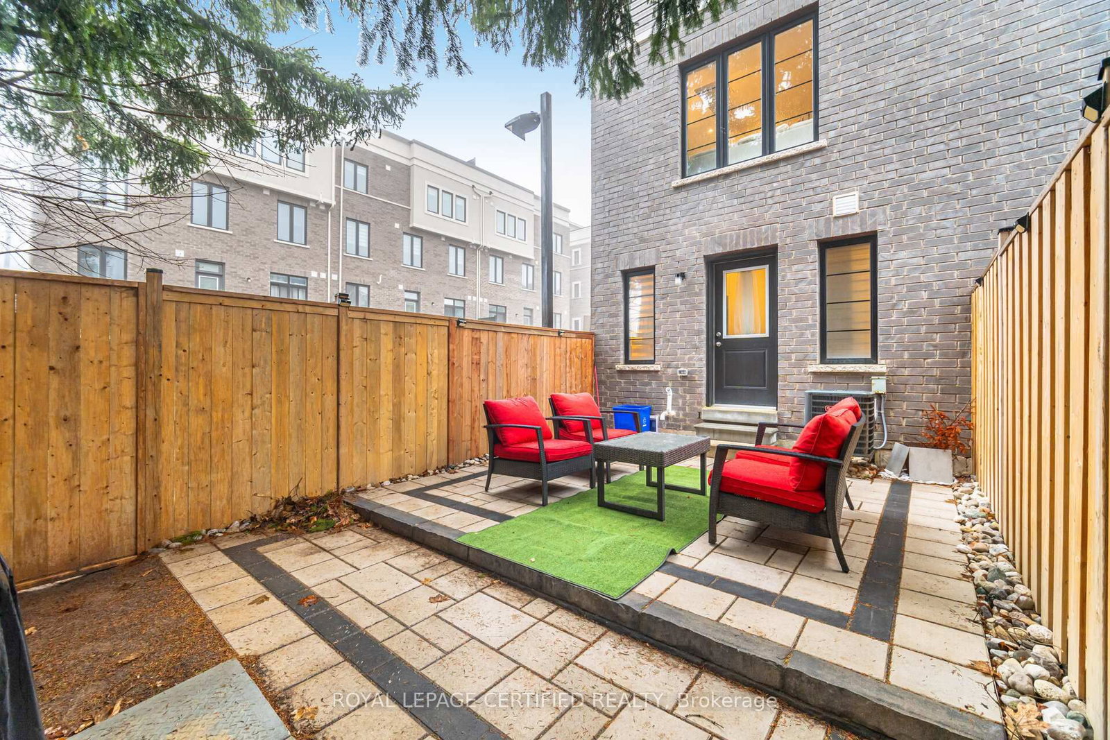 383 Dundas Street E, Unit 22 - Photo 38