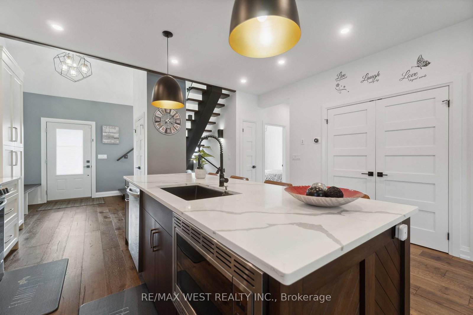 Detached House for sale at 14 Charlotte Court, Welland, Ontario, L3C 1P5 - Prince Charles - MLS: X12960170