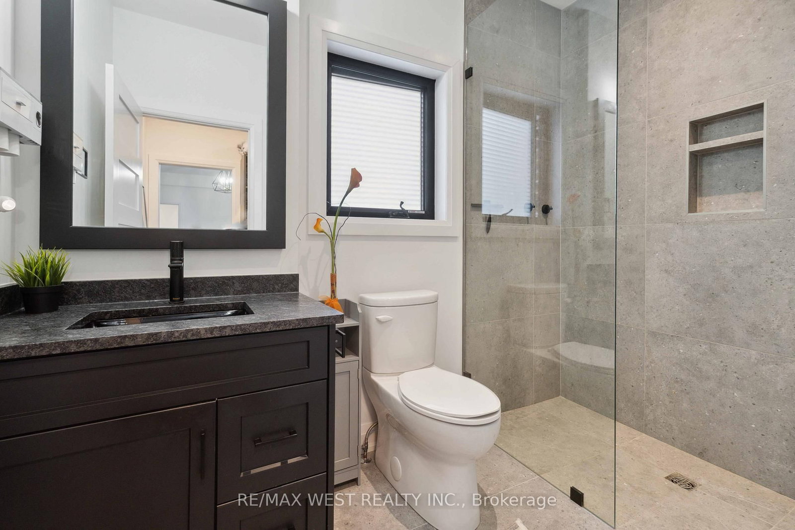 Detached House for sale at 14 Charlotte Court, Welland, Ontario, L3C 1P5 - Prince Charles - MLS: X12960170