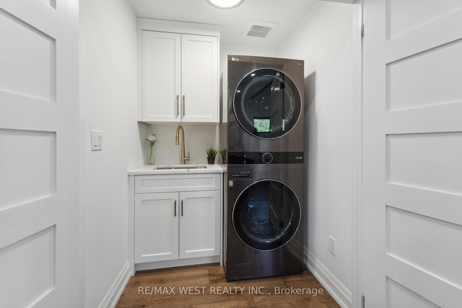 Detached House for sale at 14 Charlotte Court, Welland, Ontario, L3C 1P5 - Prince Charles - MLS: X12960170