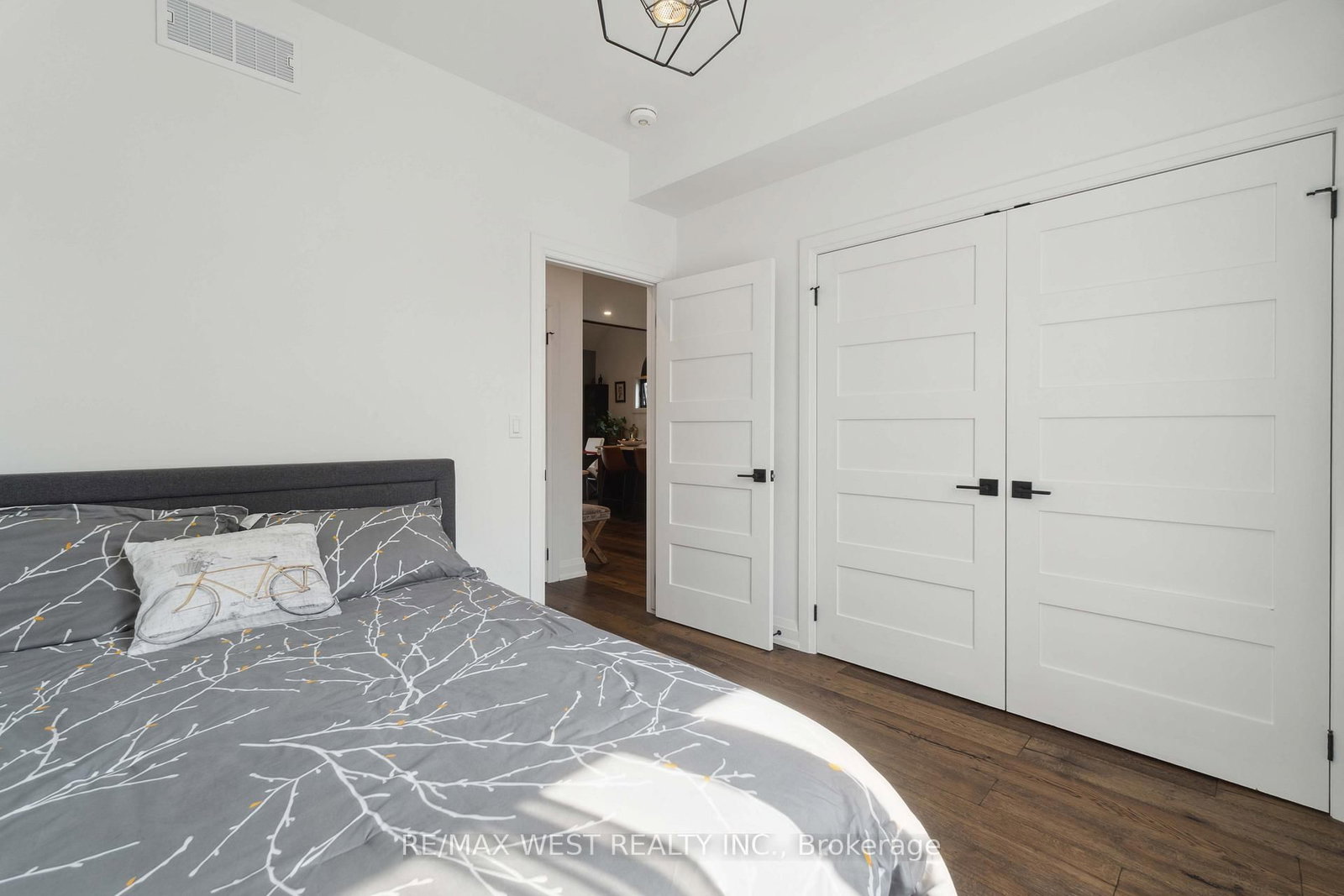 Detached House for sale at 14 Charlotte Court, Welland, Ontario, L3C 1P5 - Prince Charles - MLS: X12960170