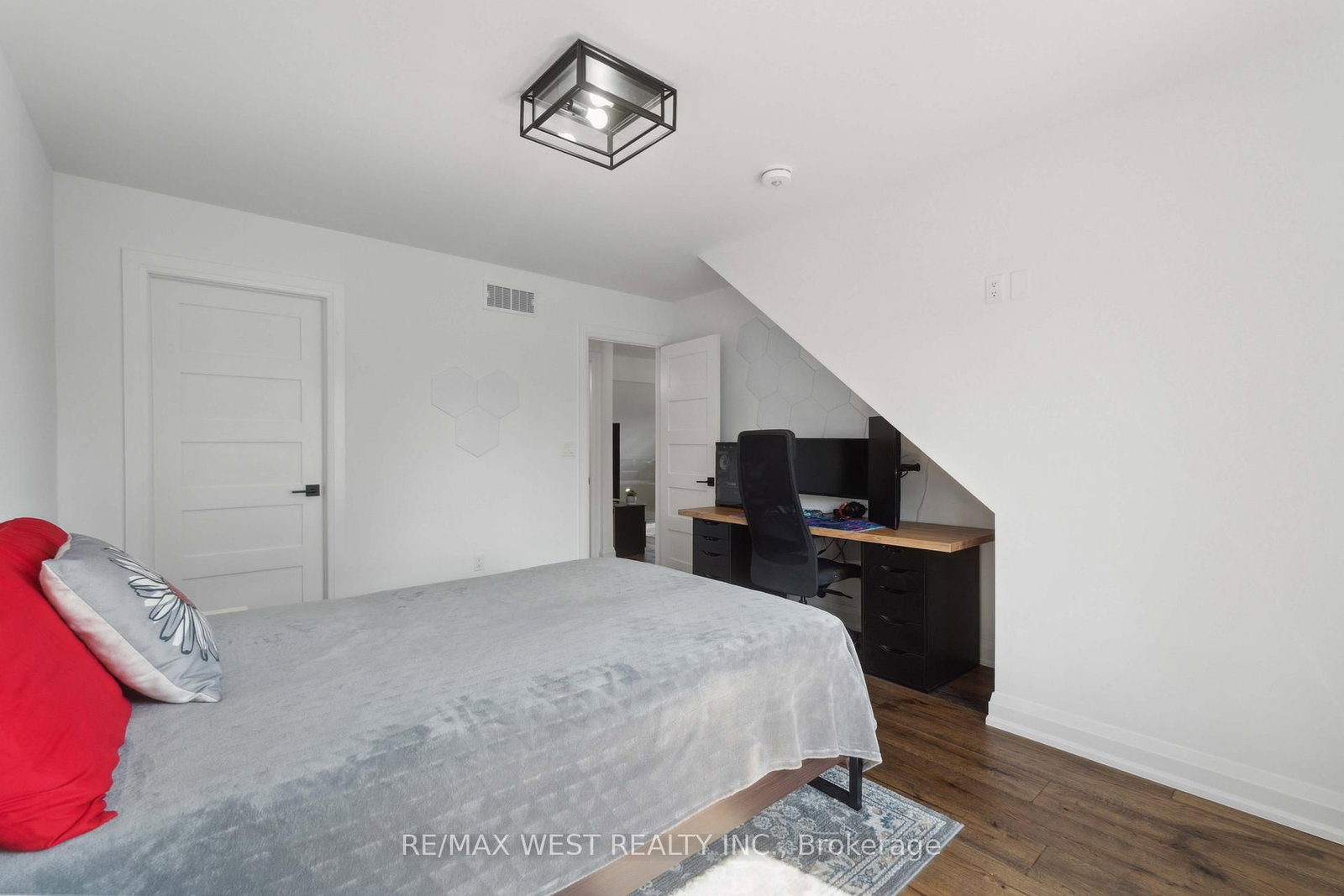 Detached House for sale at 14 Charlotte Court, Welland, Ontario, L3C 1P5 - Prince Charles - MLS: X12960170