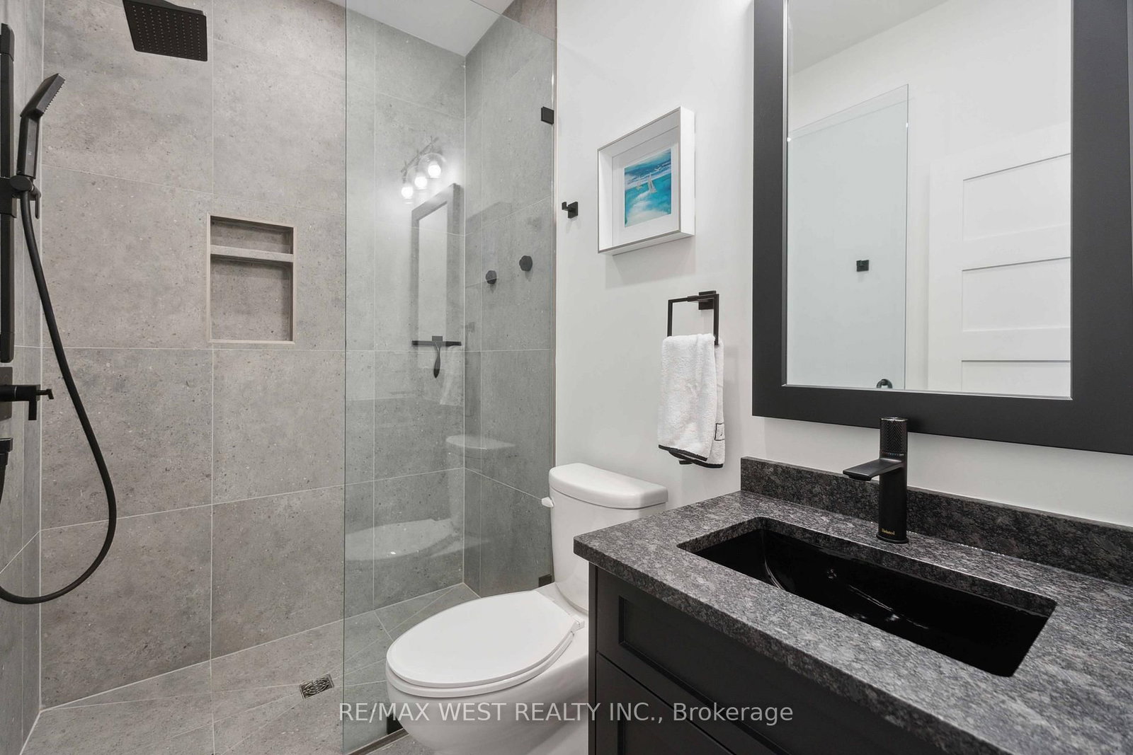 Detached House for sale at 14 Charlotte Court, Welland, Ontario, L3C 1P5 - Prince Charles - MLS: X12960170